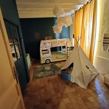 Retrouvez Votre Famille Ou Vos Amis Au Calme Villa Aigueperse (Puy-de-Dome)